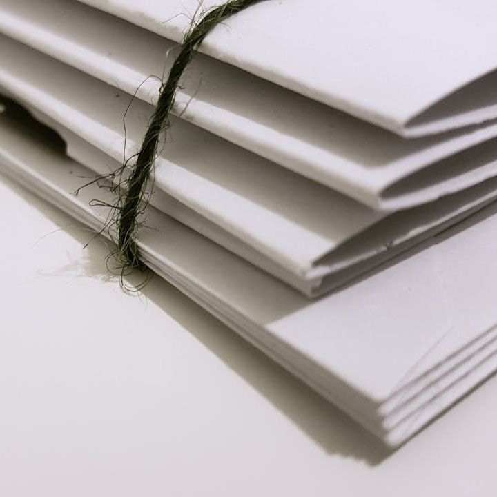 Imagen con documentos de la política y normativa interna